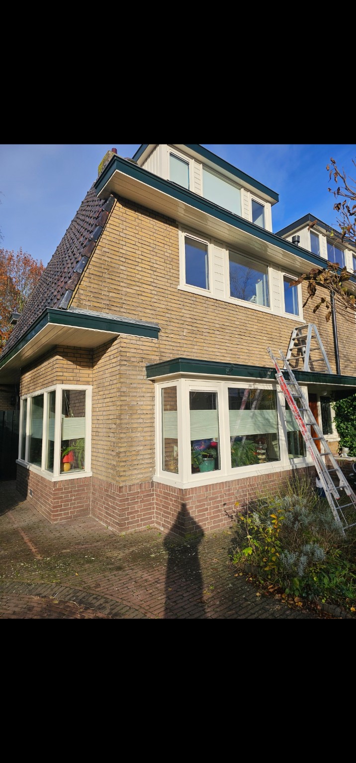 Woning met vernieuwde beglazing op meerdere verdiepingen